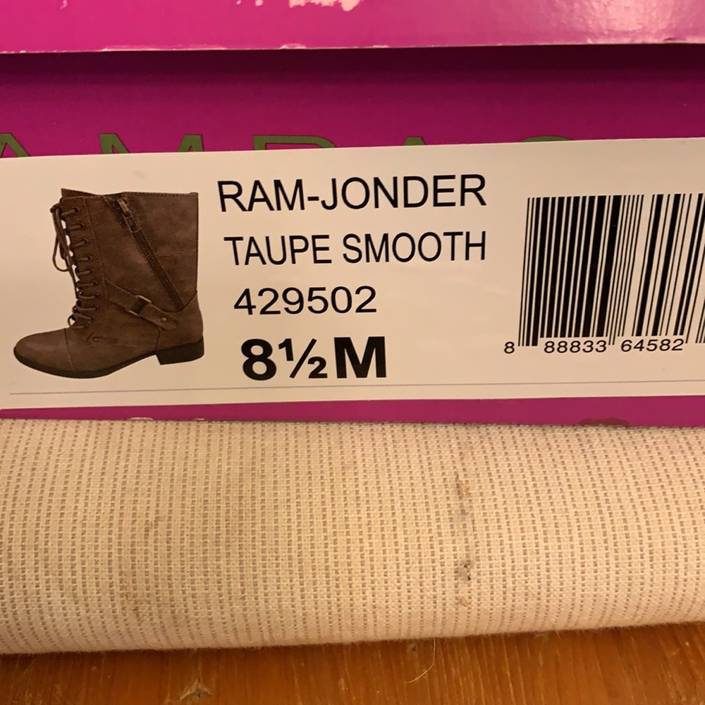 Shoes - Picture 4 of 5